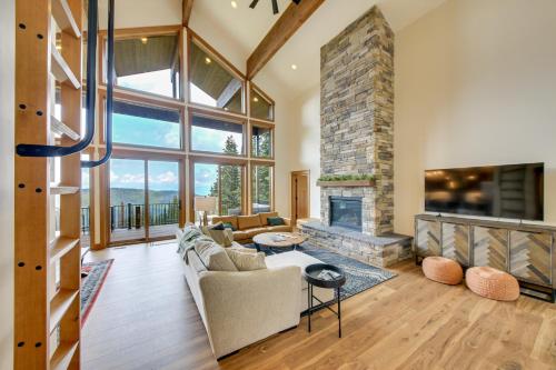 Stunning View! Peaceful & Modern Schweitzer Chalet in Sandpoint (ID)