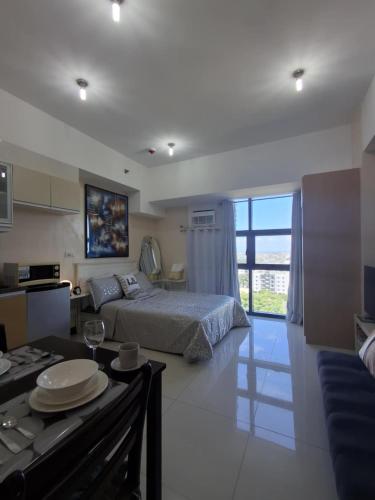 Cozy Studio Unit McKinley Hill, Manila