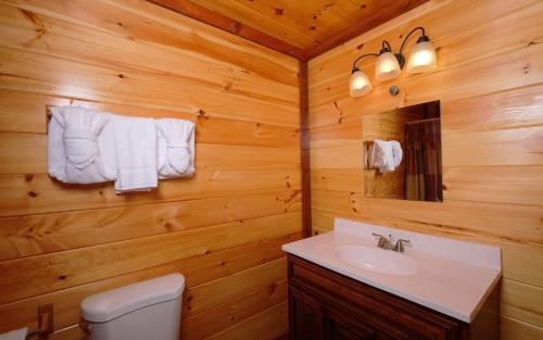 Majestic Mountain Waters - Private Indoor Pool Views & Theater! - image 14