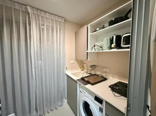Welcome to warm room here have gym saona Netflix - image 13