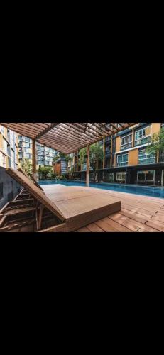Welcome to warm room here have gym saona Netflix - image 12