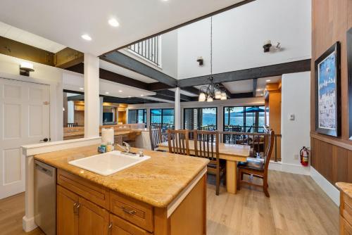 Remodeled 4BR Lakefront with Exceptional Amenities in Kings Beach (CA)