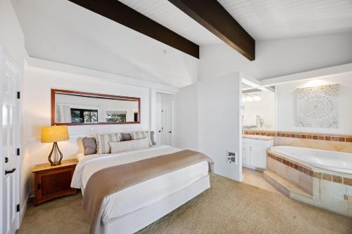 Remodeled 4BR Lakefront with Exceptional Amenities in Kings Beach (CA)