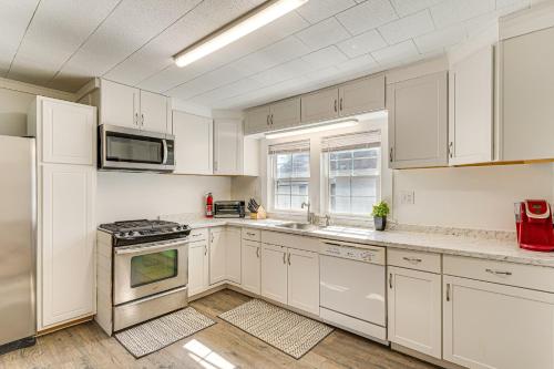 Close to Shops, Eats and Hospital Roxboro Retreat in Roxboro (Észak-Karolina)