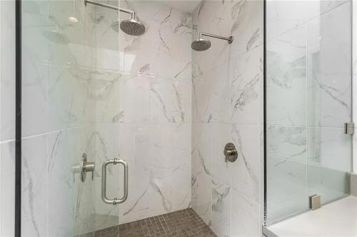 Shower, 3 bedroom 4 bath 3 level luxury townhome in Kirkwood