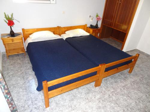 2 twin beds
