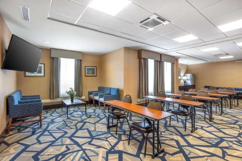 Best Western PLUS University Park Inn & Suites in State College, USA