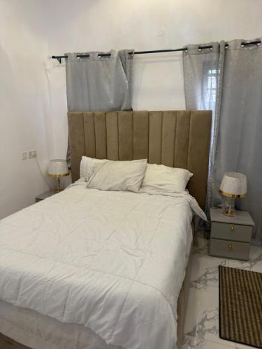 Comfortable stay at RCCG Camp Mowe 2 Bedroom Bungalow free WIFI AC in Ogijo