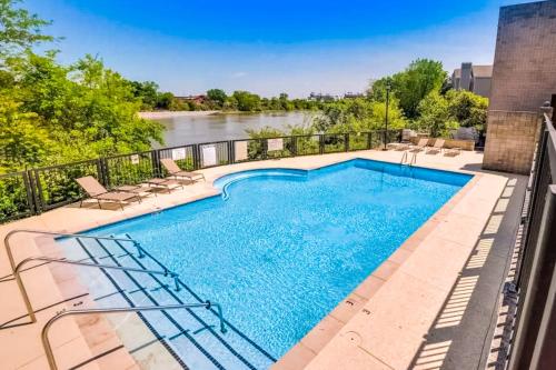 Rollin' on the River near Bicentennial Mall State Park