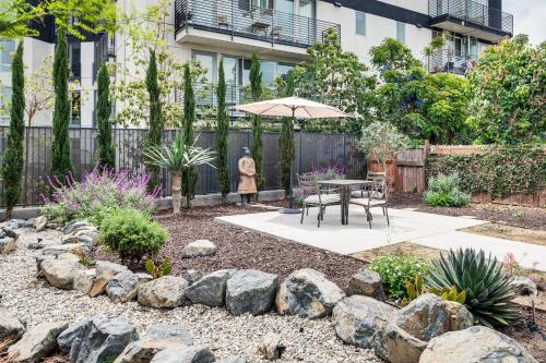 1 Mi to Dtwn LA Artists Retreat with Zen Garden