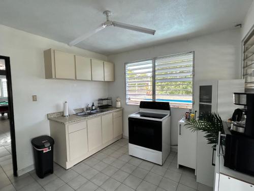 Big House Next to the Airport in Río Piedras