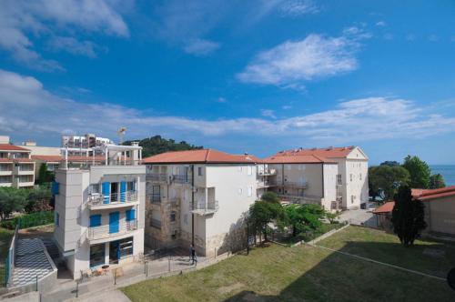Seaside Apartments Petrovac - image 7