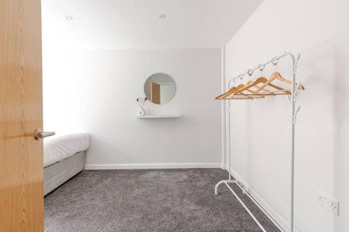 1-Bed Apartment With Sofa Bed in City Centre, Steps from Bold Street and Nightlife, Liverpool (photo 10)