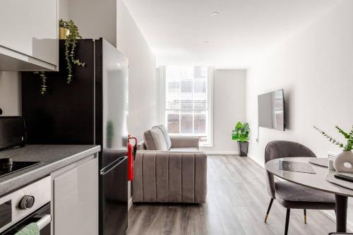 1-Bed Apartment With Sofa Bed in City Centre, Steps from Bold Street and Nightlife, Liverpool (photo 5)