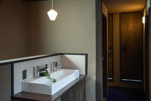 Women's Dormitory, Renovated 110-year-old wooden building, Coworking and shared kitchen 여행 추천 - 로드트립