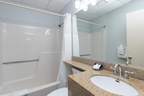 Boothbay Harbor Inn - image 22