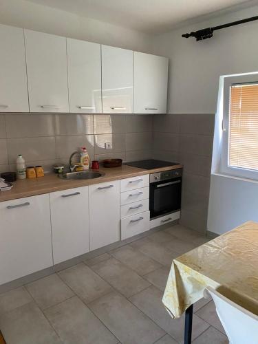 Dudino jezersko gnezdo in Brestovac