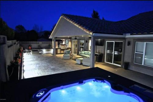 Stunning Views Hot Tub Prime Location