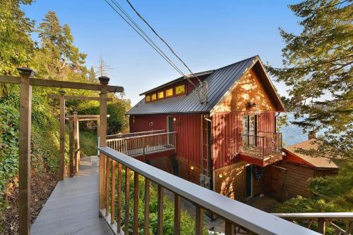 Salishan Tree House Suite in โควิชันเบย์ (BC)