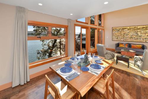 Salishan Tree House Suite in โควิชันเบย์ (BC)