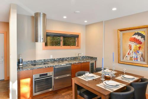 Salishan Chief Suite in โควิชันเบย์ (BC)