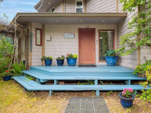 North Lake Waterfront Home in Egmont (BC)