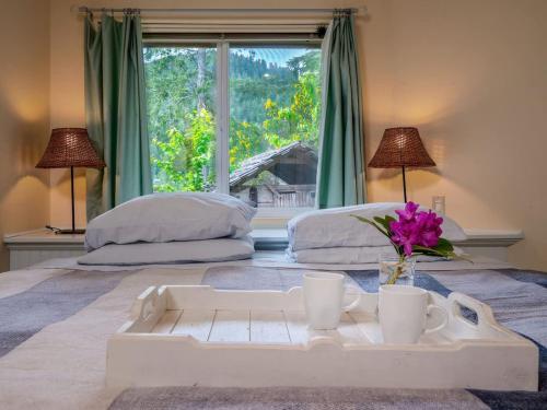 North Lake Waterfront Home in Egmont (BC)