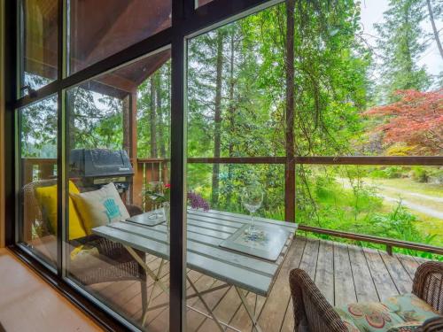 The Lakeside Cottage in Gibsons, Canada