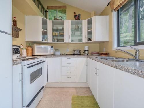 The Lakeside Cottage in Egmont (BC)