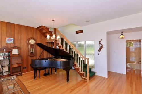 Pacific Coast Beach House in Sooke, Canada