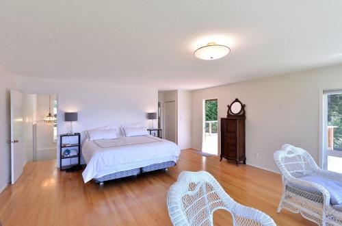 Pacific Coast Beach House by EMR Vacation Rentals in Sooke (BC)