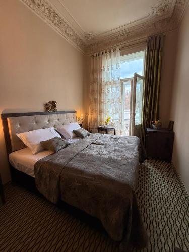 Economy Twin Room image 1