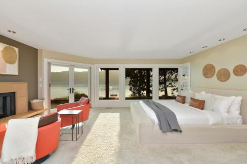 Island Luxury Oceanside Estate near สนามบินนานาชาติวิกตอเรีย