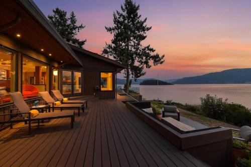 Island Luxury Oceanside Estate near สนามบินนานาชาติวิกตอเรีย