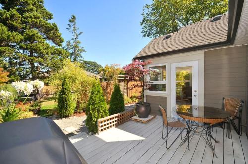 Heron View Cottage by EMR Vacation Rentals in Sidney (BC)