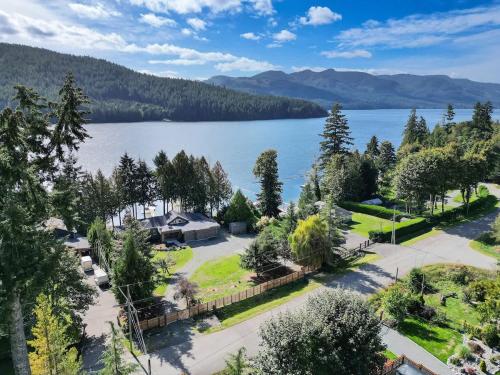 . Cowichan Lake Manor by EMR Vacation Rentals