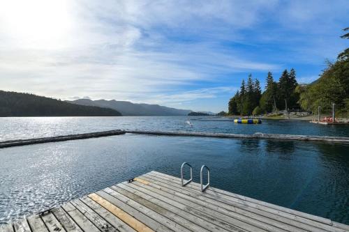 Cowichan Lake Manor by EMR Vacation Rentals in Youbou (BC)