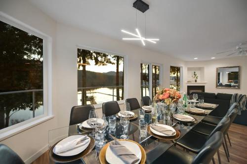 Cowichan Lake Manor by EMR Vacation Rentals in Youbou (BC)