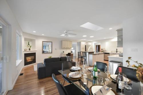Cowichan Lake Manor by EMR Vacation Rentals in Youbou (BC)