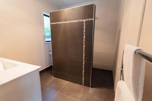 Forest Lakes Luxury - image 3