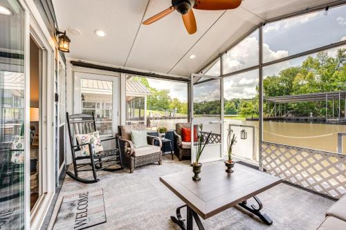 . Modern Houseboat on Flint River with Dock!