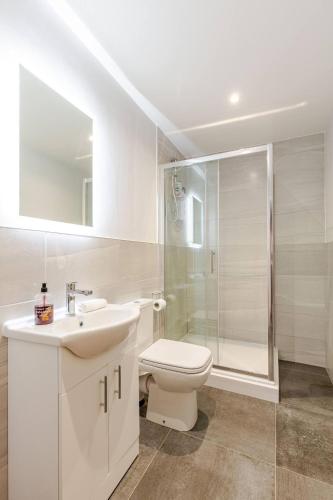 Bright 1-Bed Apartment In City Centre Liverpool, Liverpool (photo 9)