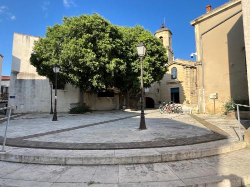 T2 sur la place du village proche Mer et Montpellier in Saint-Jean-de-Vedas