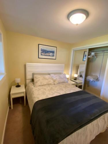 Ravens Nest Cozy Lower One Bedroom Suite in Colwood