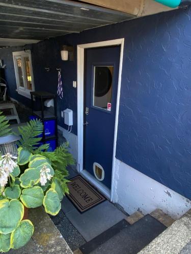 Ravens Nest Cozy Lower One Bedroom Suite in Colwood