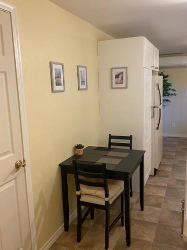 Ravens Nest Cozy Lower One Bedroom Suite in Colwood