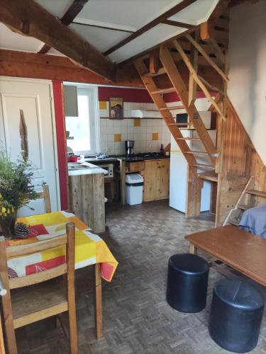 Chalet atypique gîte à louer Le Brous