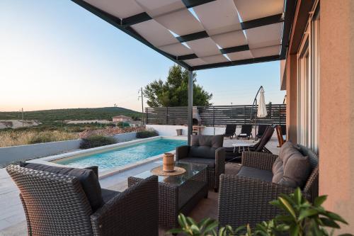 Villa Carmen-Heated pool- Near Zadar in Debeljak
