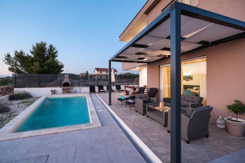 Villa Carmen-Heated pool- Near Zadar in Debeljak