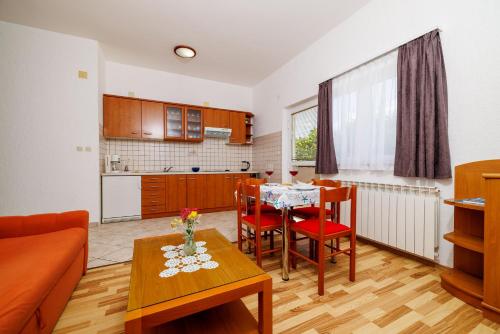 Apartments Krunoslav - image 10
